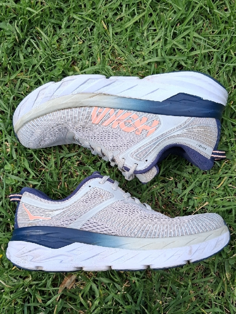 Hoka Bondi 7 Women's Athletic Shoes Light Gray with Navy and Coral Accents